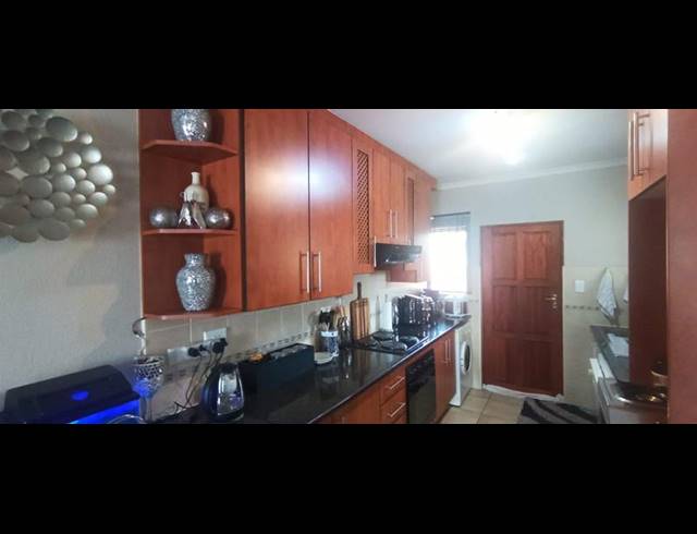 2 BEDROOM TOWNHOUSE FOR SALE IN ELEADAH